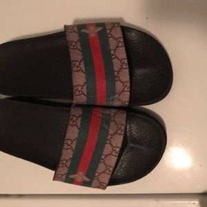 gucci slides bumble bee